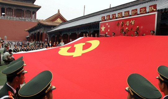 金永公司牵手青岛市民举办《喜庆建党一百年，跟着红嫂绣党旗》活动(图3)